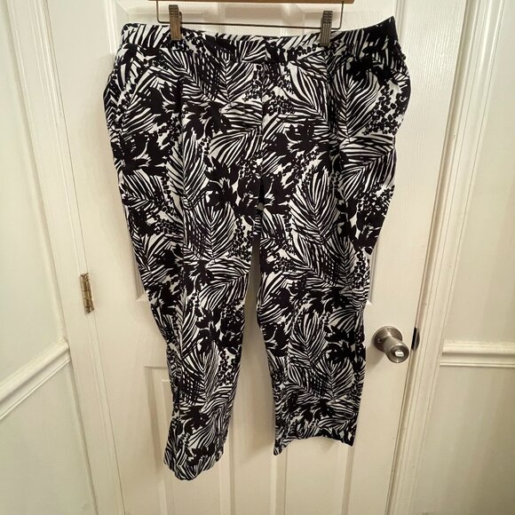 Lane Bryant Black & White Tropical Capri Pants size 20 - Picture 1 of 5